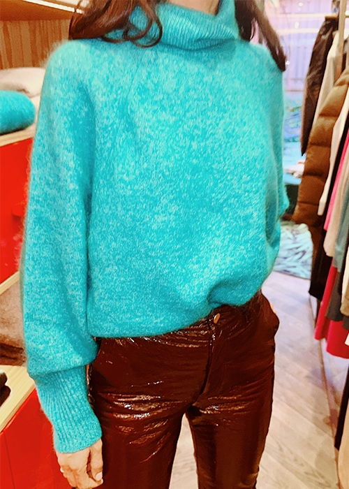SECOND FEMALE TURQUOISE KNIT